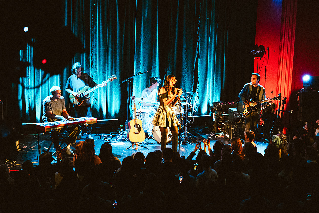 Jensen McRae in concert