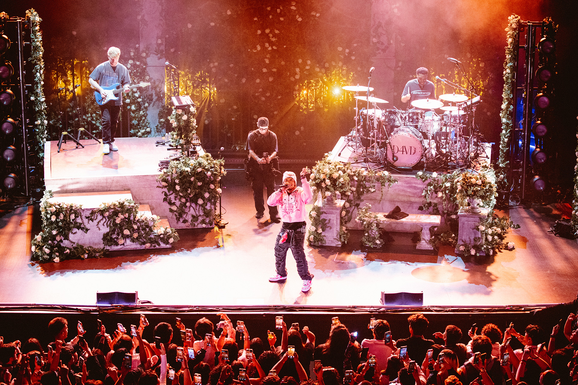 D4vd in concert