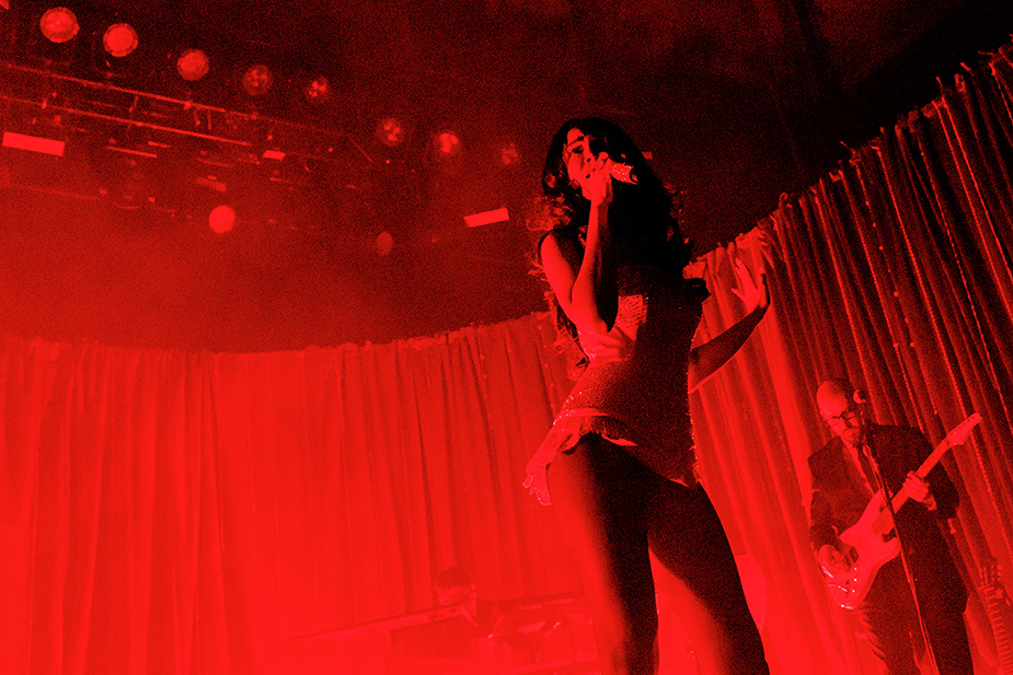 Amber Mark in concert