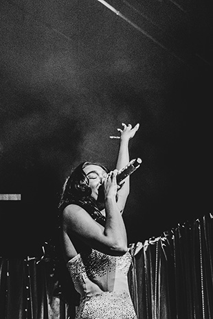 Amber Mark in concert