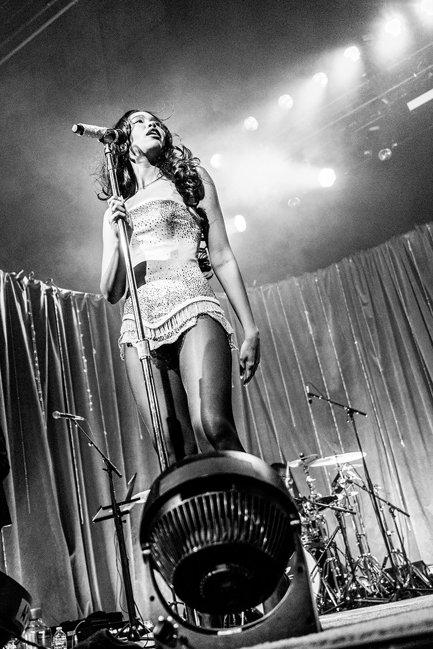 Amber Mark in concert