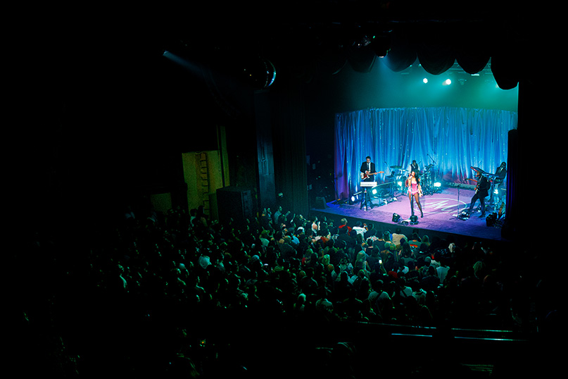 Amber Mark in concert