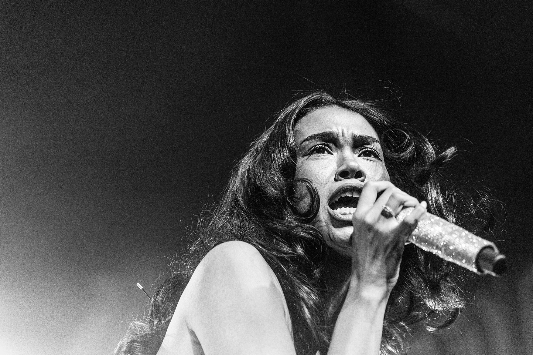 Amber Mark in concert