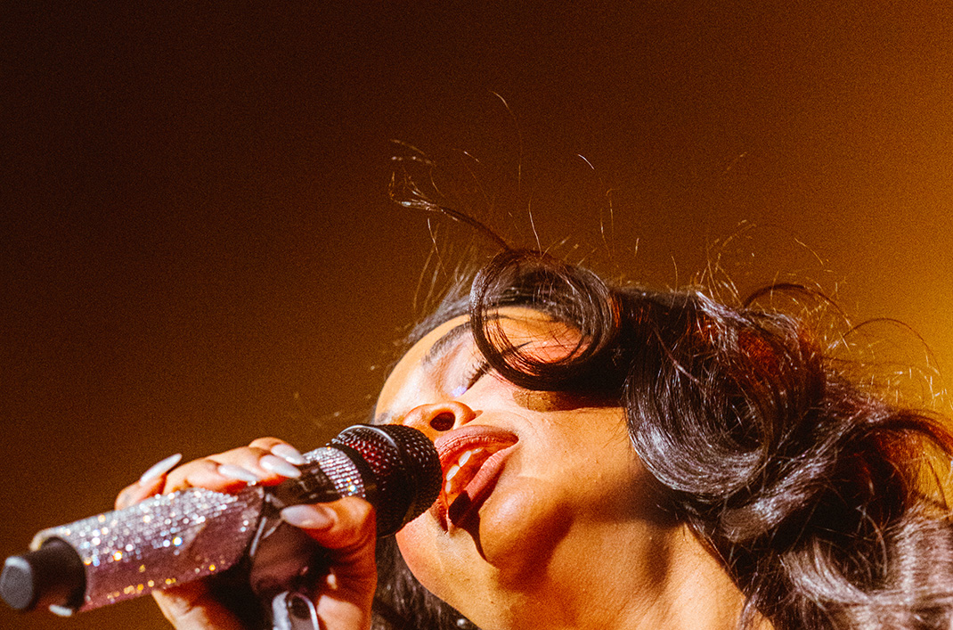 Amber Mark in concert