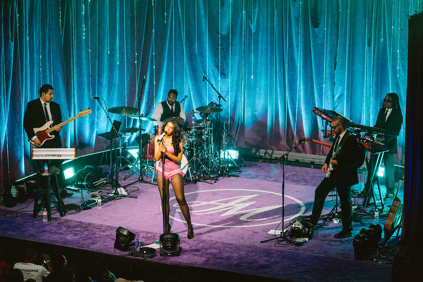 Amber Mark in concert